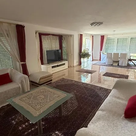 House In Laatzen! Contactless Check-in 別荘 ハノーファー